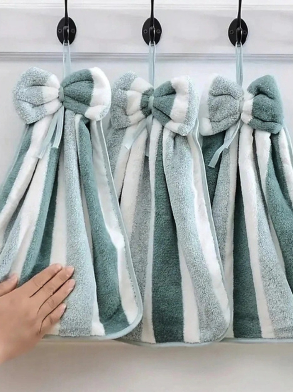 Striped Bath Towel in Green & White Set Of 3